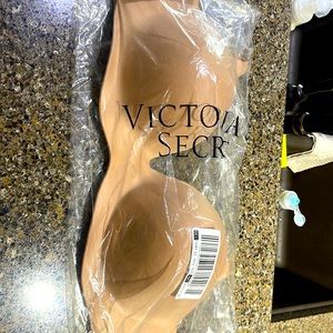 Victoria’s Secret nude bra